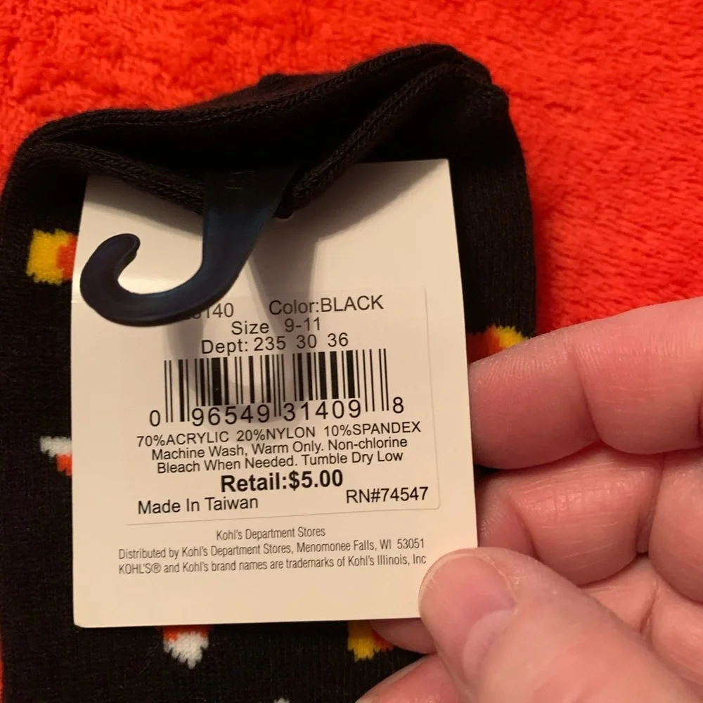 2 Pairs Halloween Socks, Fits Shoe Size 4-10